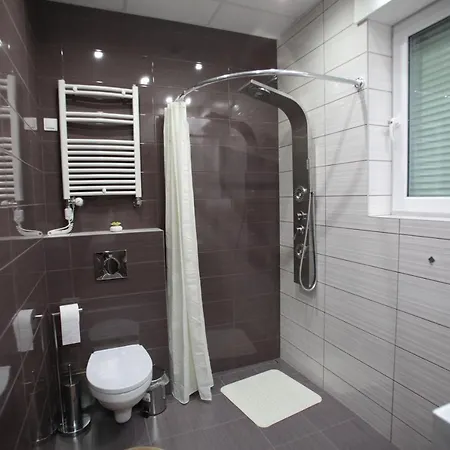 Przy Centrum Zdrowia Dziecka - Miedzylesie Wawer Blisko Czd Homestay szállás